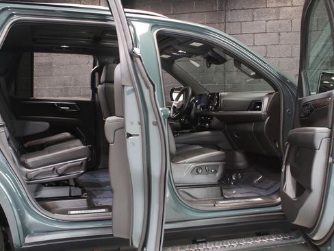 Used 2025 Chevrolet Tahoe Z71 w/ Z71 Off-Road Package AWD/4WD image 33