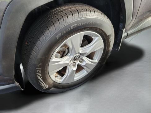 Used 2021 Toyota RAV4 LE FWD image 30