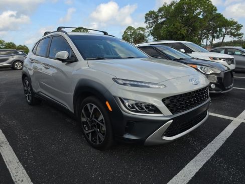 Used 2022 Hyundai Kona Limited FWD image 2