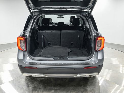 Used 2020 Ford Explorer XLT w/ Equipment Group 202A image 6