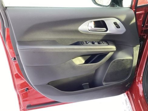 New 2026 Chrysler Pacifica Limited image 21