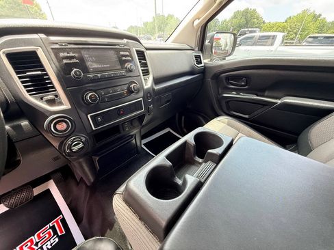Used 2017 Nissan Titan S AWD/4WD image 22