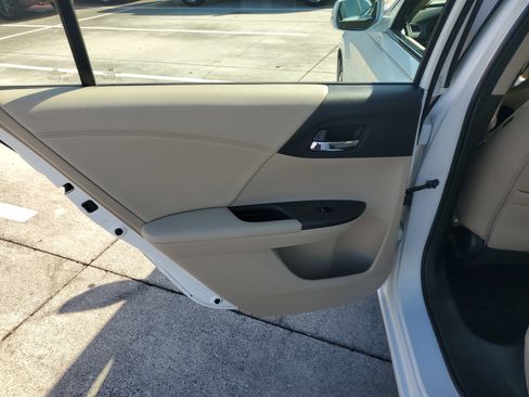 Used 2017 Honda Accord EX-L image 13