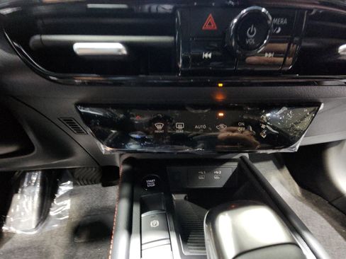 New 2026 Nissan Kicks SR FWD image 12