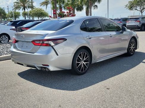 Used 2022 Toyota Camry SE FWD image 4