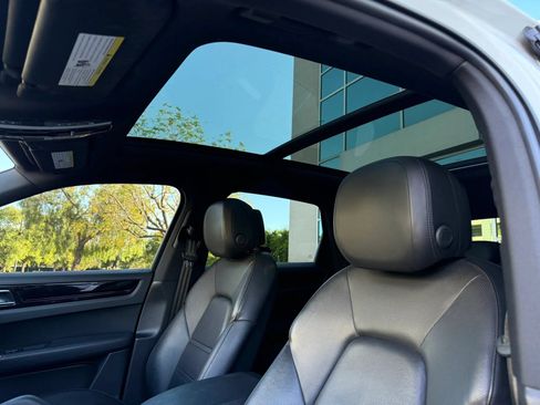 Used 2019 Porsche Cayenne AWD/4WD image 27