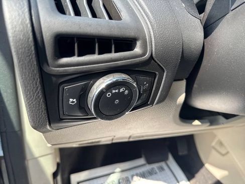 Used 2014 Ford Focus SE FWD image 29