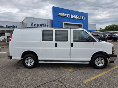 Used 2024 Chevrolet Express 2500 w/ Driver Convenience Package RWD image 3