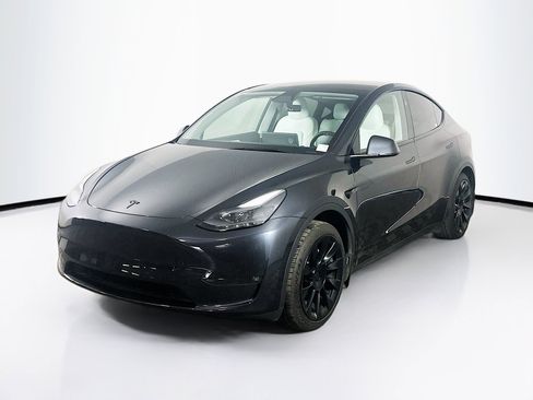 Used 2024 Tesla Model Y Long Range image 3