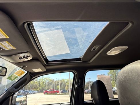 Used 2010 Ford Escape XLT image 9