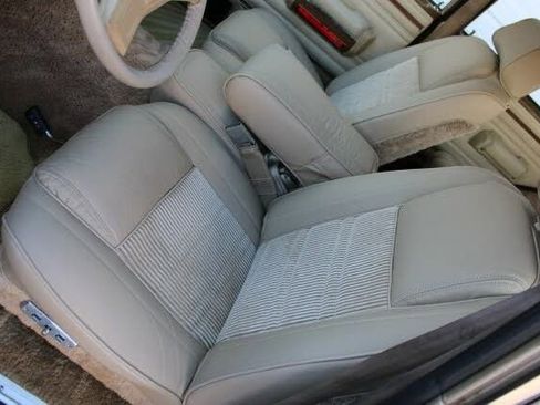 Used 1990 Jeep Grand Wagoneer image 22