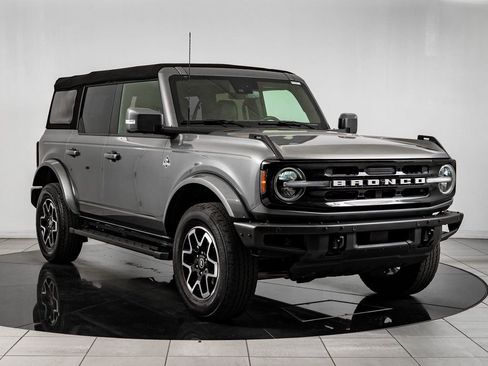Used 2022 Ford Bronco Outer Banks image 5