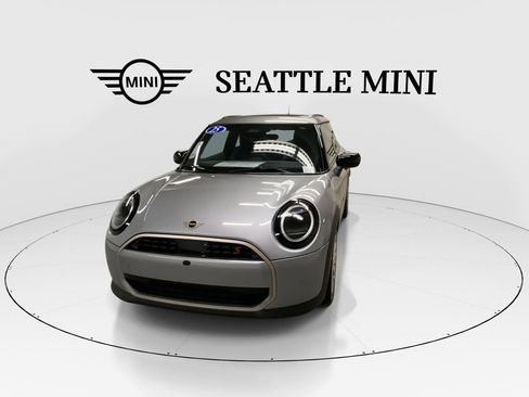 Certified 2025 MINI Cooper S image 4