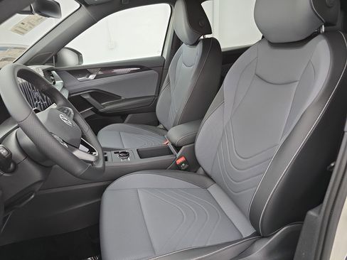 New 2026 Volkswagen Tiguan SE R-Line AWD/4WD image 15
