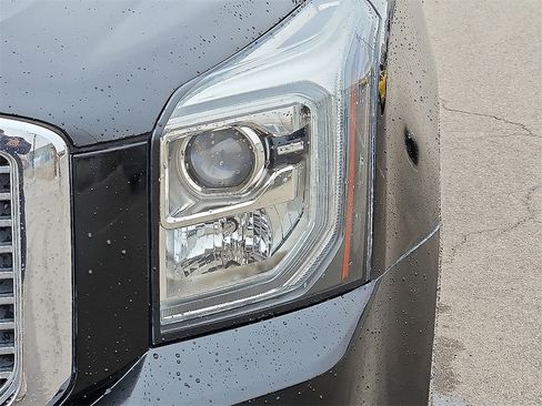 Used 2018 GMC Yukon Denali image 9