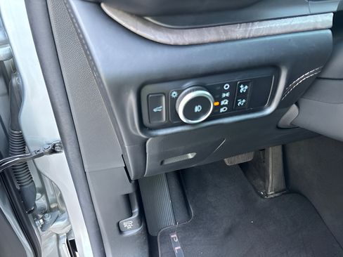 Used 2023 Ford Explorer Platinum w/ Technology Package AWD/4WD image 25