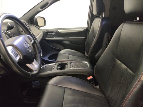 Used 2015 Dodge Grand Caravan R/T w/ Driver Convenience Group FWD image 17