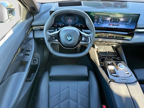 Used 2024 BMW i5 eDrive40i w/ Premium Package image 23