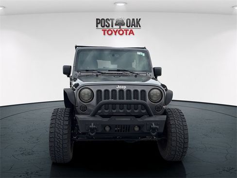 Used 2018 Jeep Wrangler Unlimited Sport S image 2