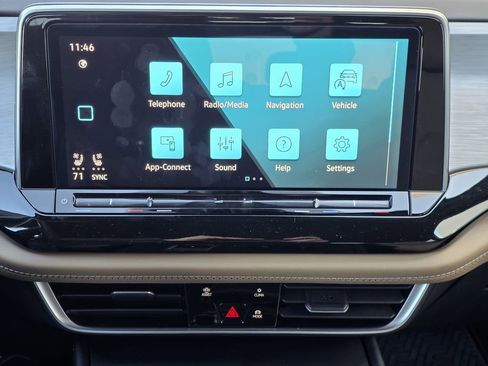 New 2026 Volkswagen Atlas Cross Sport SE image 13