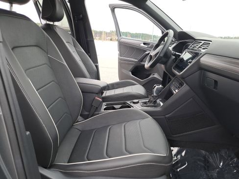 Certified 2024 Volkswagen Tiguan SEL R-Line image 10