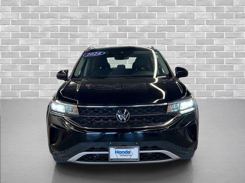Used 2024 Volkswagen Taos SE image 8