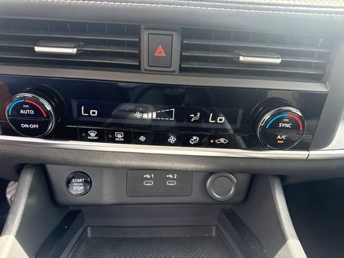 Certified 2025 Nissan Rogue SV AWD/4WD image 26