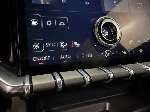 Used 2025 GMC Acadia AT4 w/ Luxury Package image 12