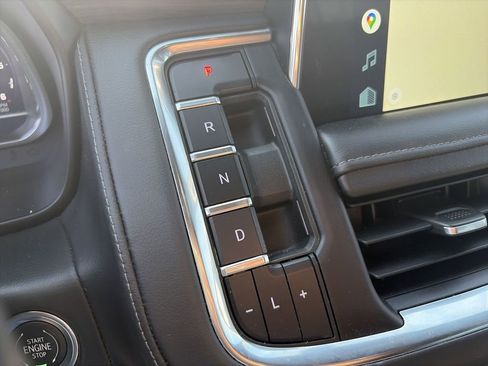 Used 2022 Chevrolet Suburban Z71 image 26