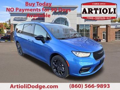 New 2026 Chrysler Pacifica Select w/ S Appearance Package