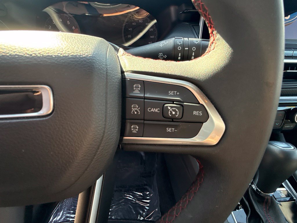 Used 2025 Jeep Compass Trailhawk AWD/4WD image 21