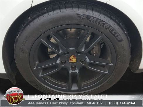 Used 2018 Porsche Panamera 4 image 8