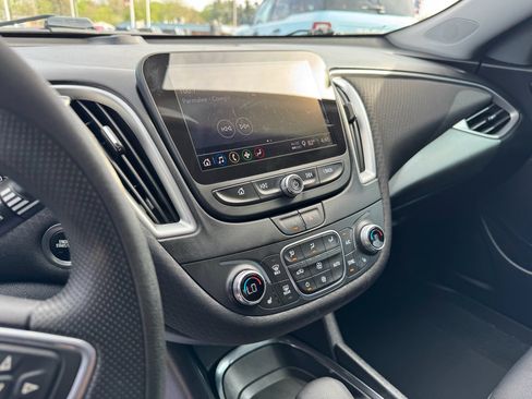 Used 2022 Chevrolet Malibu LT FWD image 30