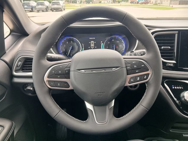 New 2027 Chrysler Pacifica Select w/ Family Tech Group FWD image 22