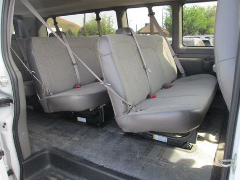 Used 2025 Chevrolet Express 3500 LT w/ LT Preferred Equipment Group RWD image 4