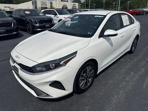 Used 2024 Kia Forte LXS w/ LXS Technology Package FWD image 3
