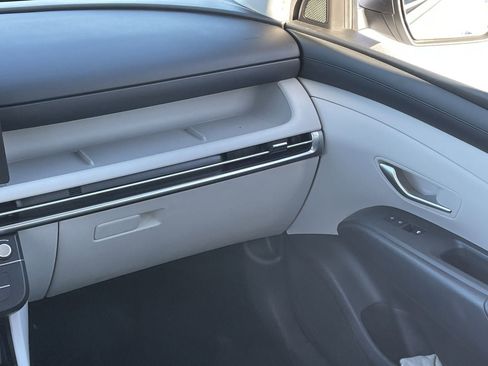 Used 2025 Hyundai Tucson SE image 17