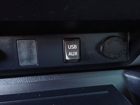 Used 2019 Toyota Tundra SR5 w/ SR5 Upgrade Package AWD/4WD image 20