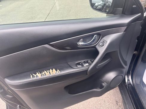 Used 2020 Nissan Rogue S w/ Special Edition Package image 36