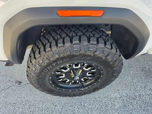 Used 2025 GMC Canyon AT4 AWD/4WD image 16