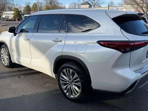 Used 2022 Toyota Highlander Platinum image 9