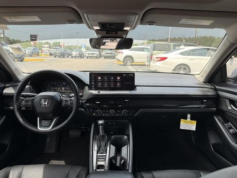 Used 2025 Honda Accord Touring image 3