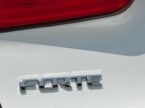 Used 2016 Kia Forte LX w/ LX Popular Plus Package FWD image 9