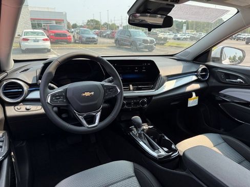 New 2026 Chevrolet Trax LT w/ LT Convenience Package FWD image 14