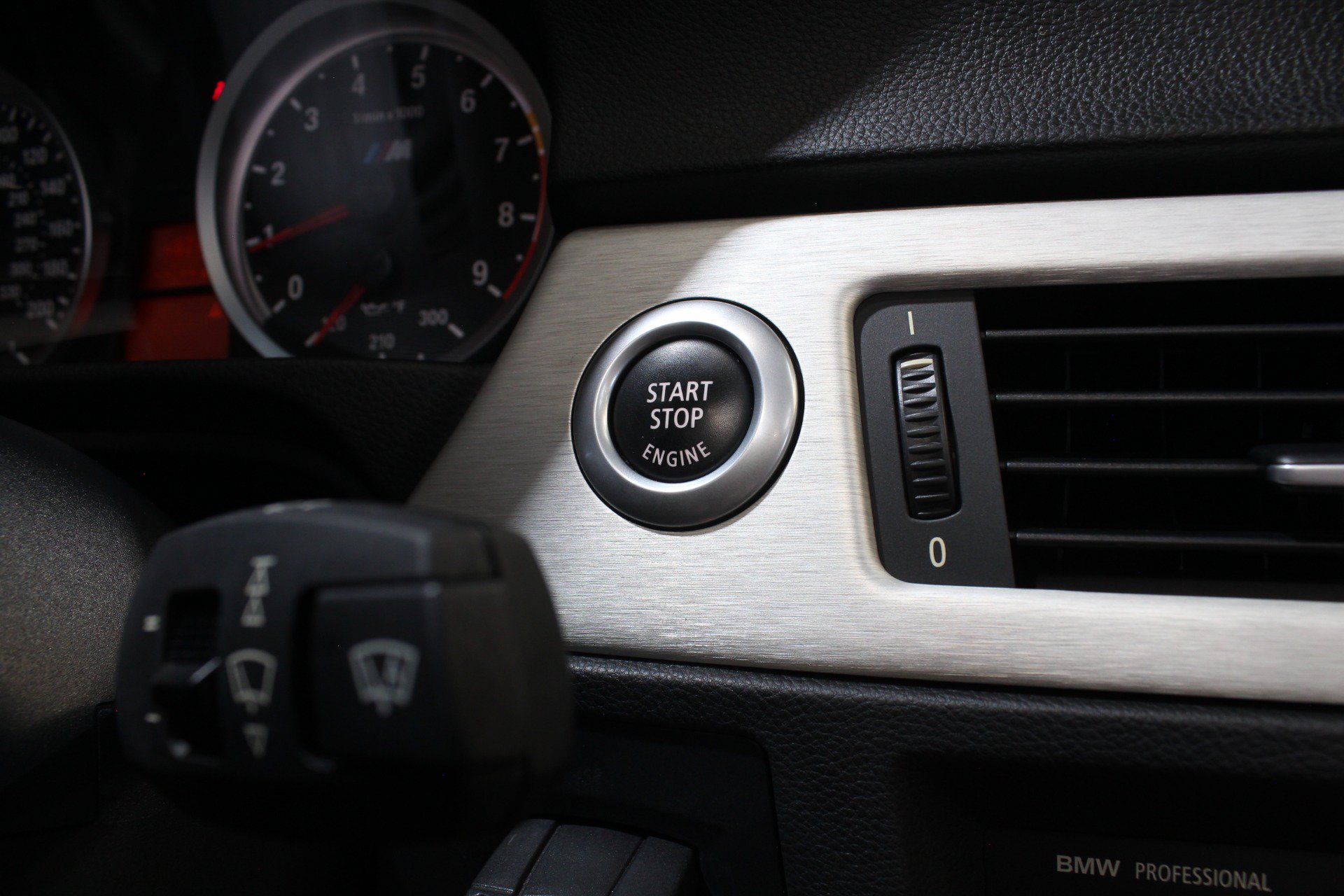 Used 2008 BMW M3 Convertible w/ Premium Pkg RWD image 74
