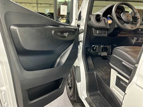 Used 2025 Mercedes-Benz Sprinter 2500 image 20