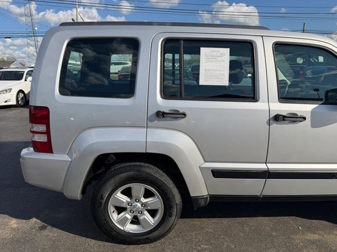 Used 2011 Jeep Liberty Sport image 40