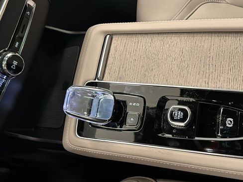 New 2026 Volvo XC90 T8 Plus w/ Protection Package Premier image 19