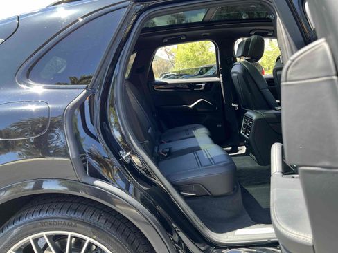 Used 2019 Porsche Cayenne S image 55