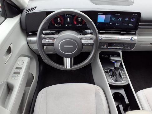 Used 2025 Hyundai Kona SEL image 3